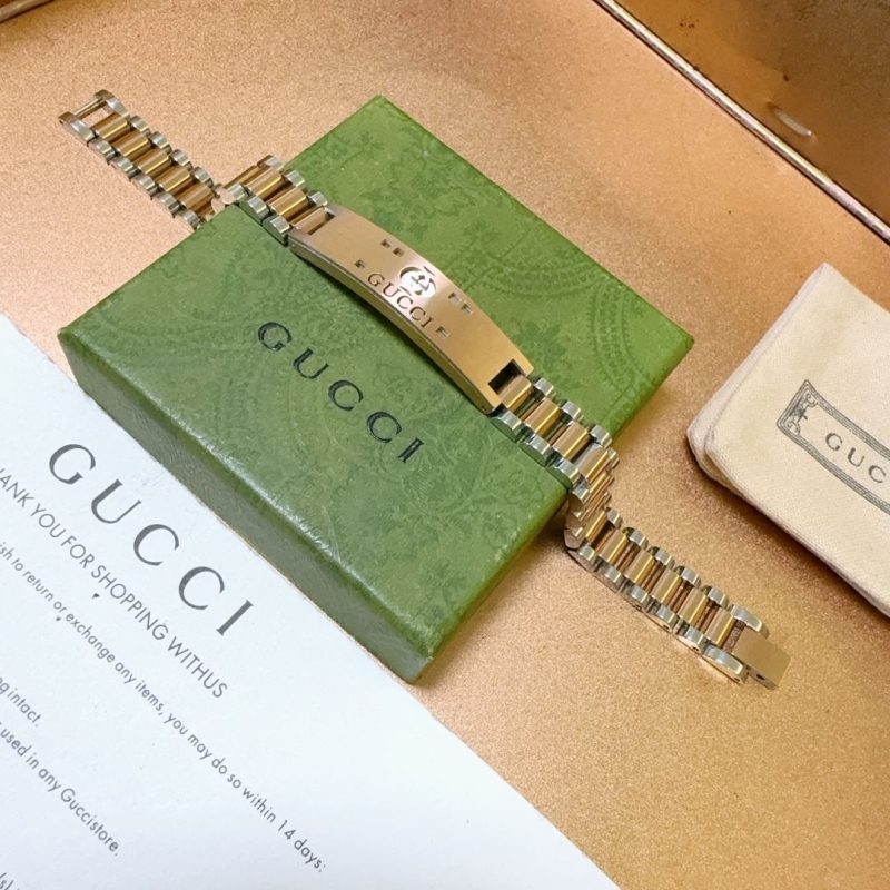 G*u*i bracelets
